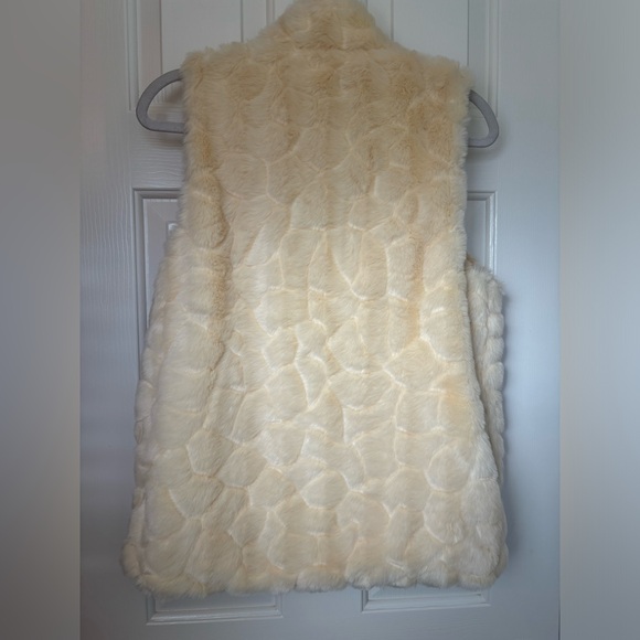 Super soft luxurious Faux Fur vest in French Vanilla size M - Picture 5 of 10